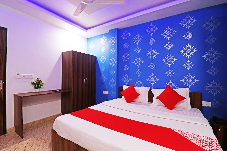 OYO 46446 Madho Palace, Airport Delhi, Delhi Transit