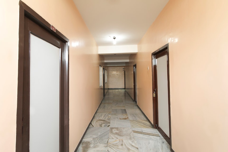 SPOT ON 46464 Devaa Hotel, Railway Station Coimbatore, Coimbatore