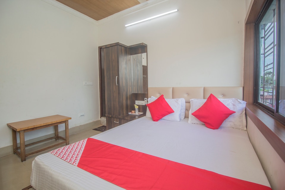 OYO 46482 Hotel Queen, Islampur, Siliguri