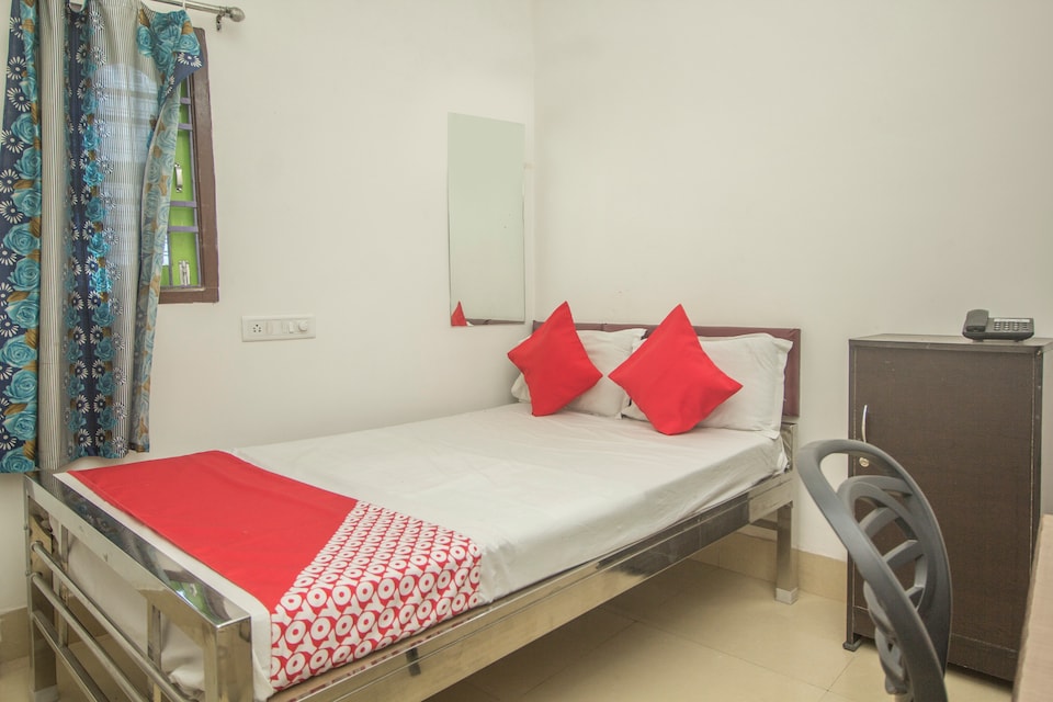 OYO 46483 Maa Manmohini Lodge, Islampur, Siliguri