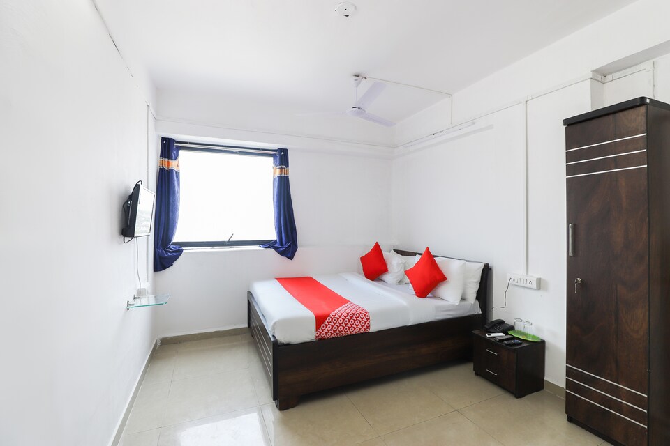 OYO 46531 Hotel Corporate Inn, Textile Market Surat, Surat