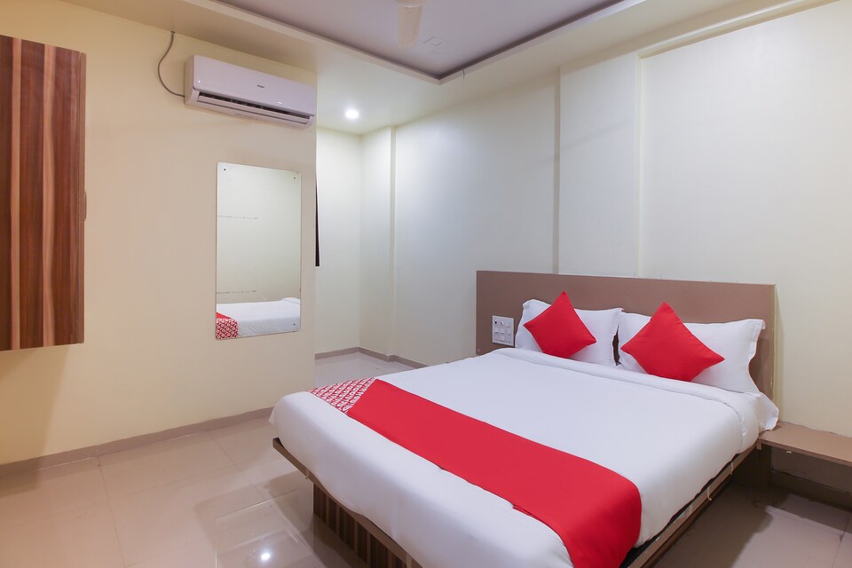 OYO 46538 Hotel Gokul Lodge, Swargate Pune, Pune