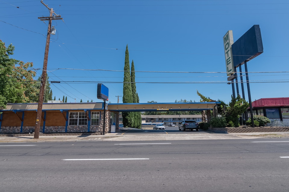 OYO Hotel Medford North OR, C97501, Medford OR