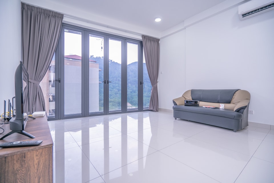 OYO Home 44035 Inexpressible 3br Arte S, Gelugor, Jelutong