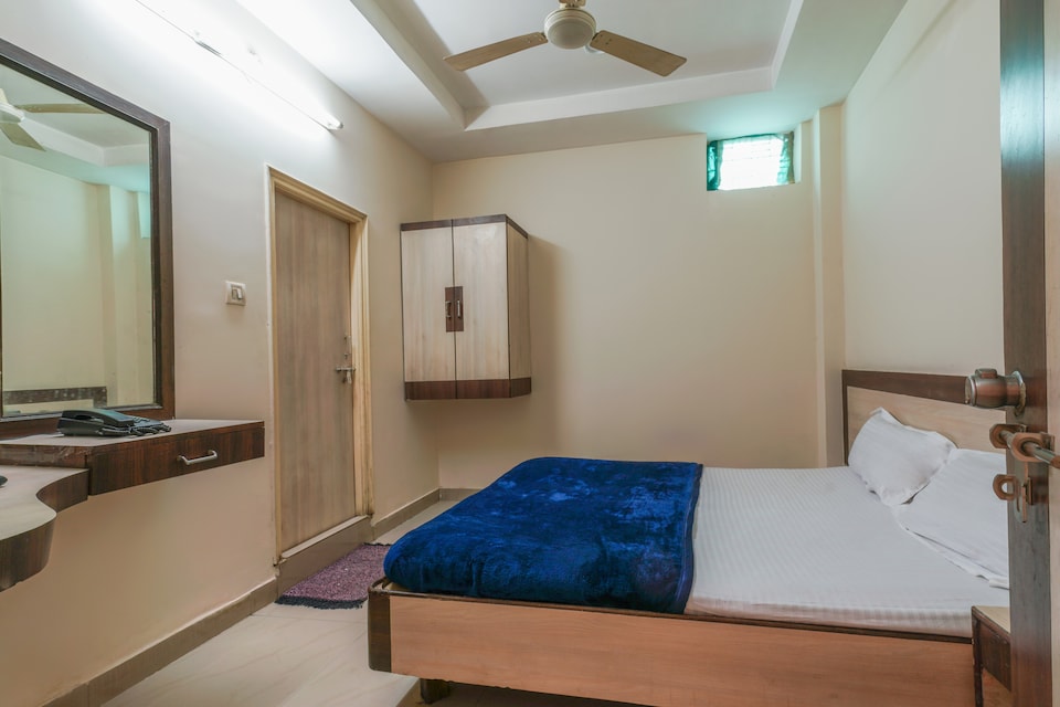 SPOT ON 46611 Sri Venkateshwara Lodge, Abids-Nampally, Hyderabad