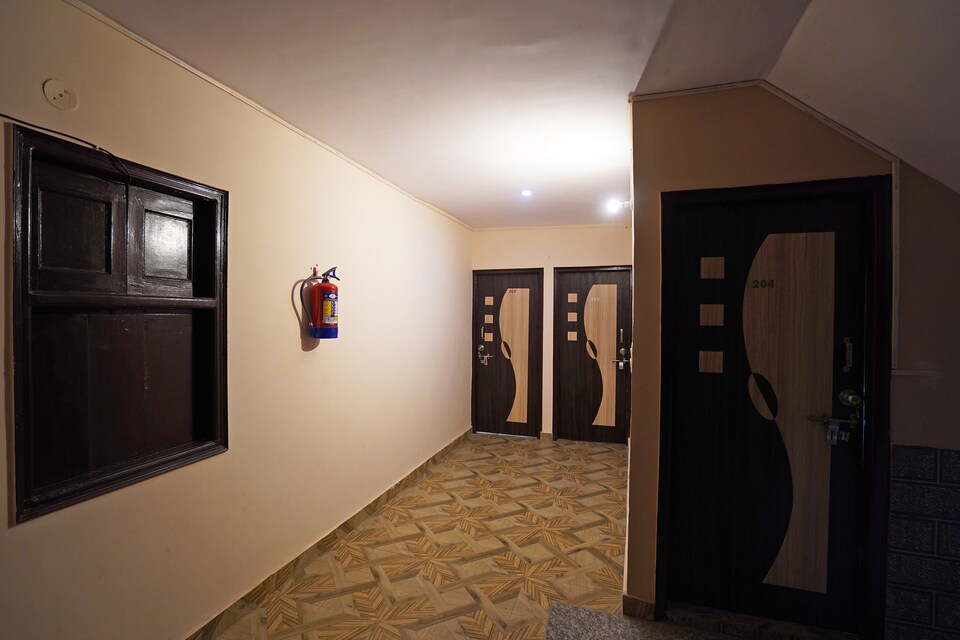 OYO 46615 Qlark Attic, Rohini Delhi, Delhi