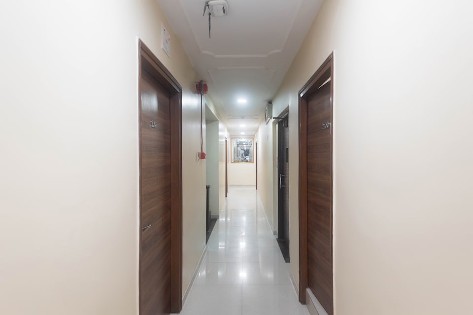 Capital O 46631 Hotel City Point , Mumbai Dadar-Worli-Parel, Mumbai