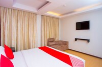 OYO 44037 King Park Hotel 