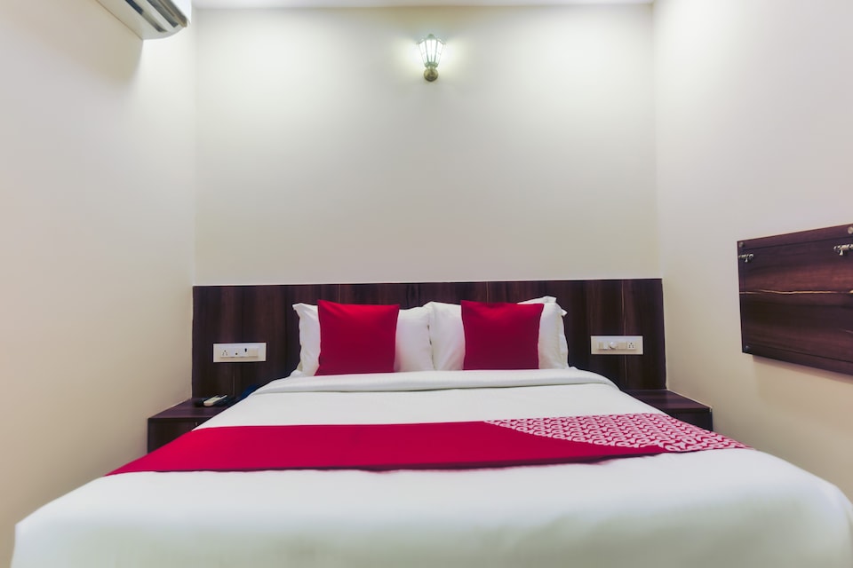 Capital O 46662 Hotel Vijay Inn , Mumbai BCEC, Mumbai