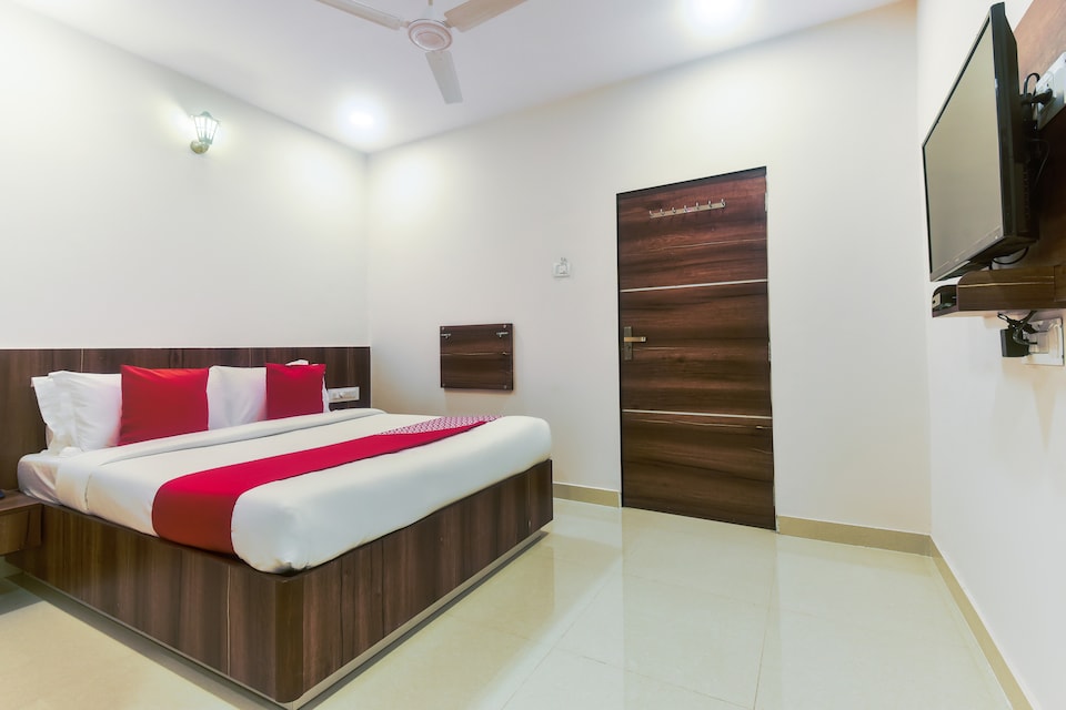 Capital O 46662 Hotel Vijay Inn , Mumbai BCEC, Mumbai