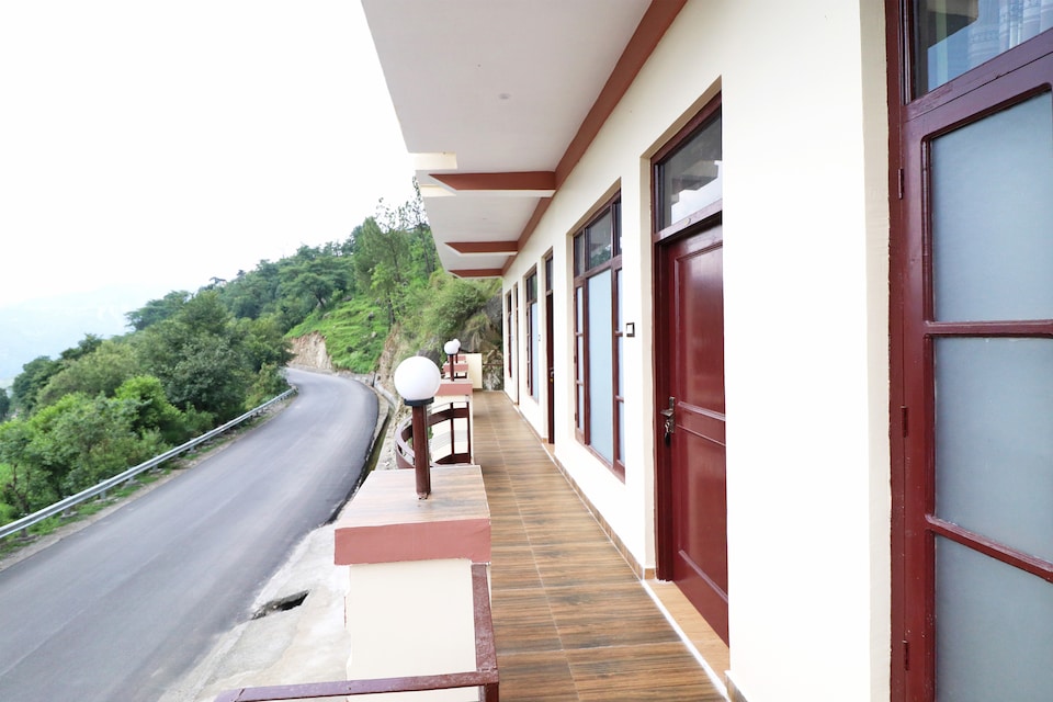 OYO 46676 J K Imperial, Banikhet, Dalhousie