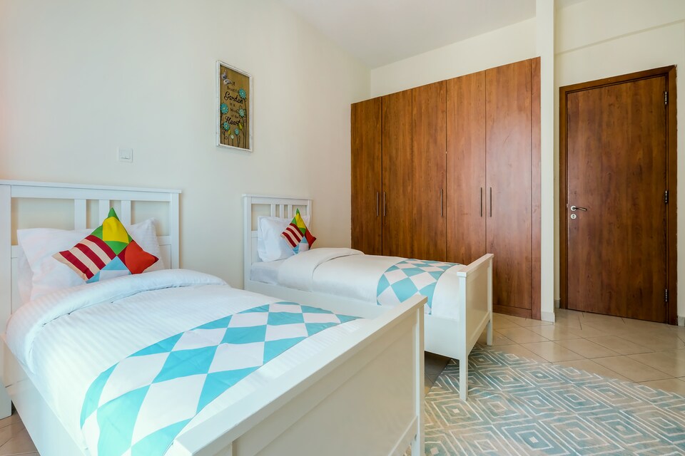 OYO Home 225 1208 Crescent Tower B GF, Internaltional City Dubai, دبي