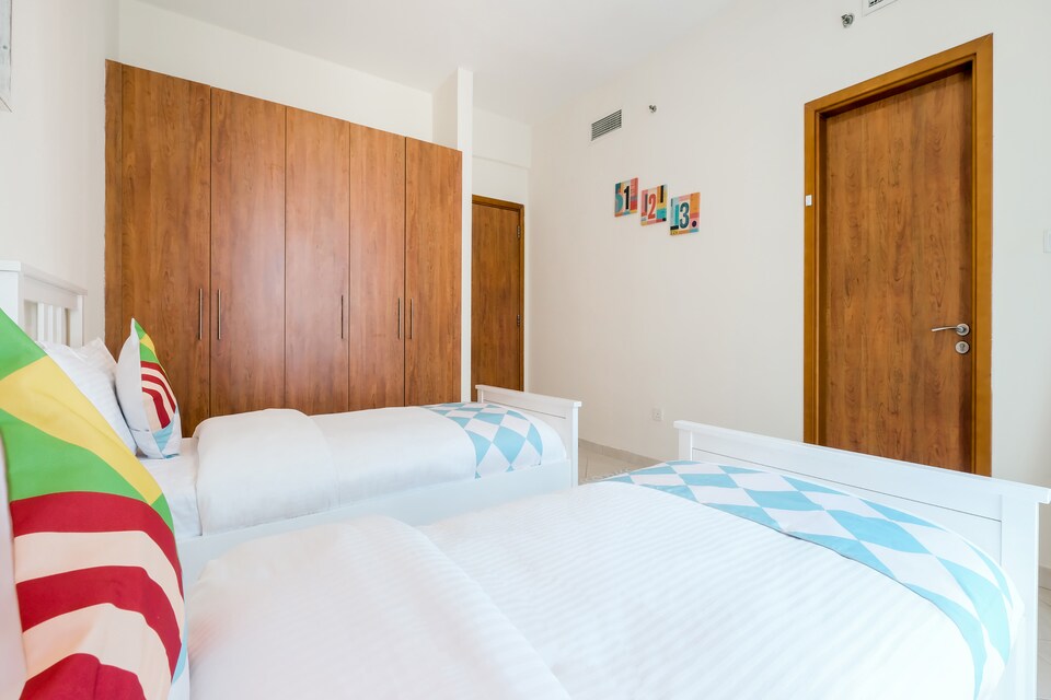 OYO Home 225 1208 Crescent Tower B GF, Internaltional City Dubai, دبي