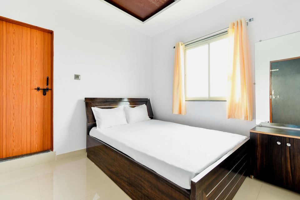 SPOT ON 46685 Aaram 24 Hotel And Lodging, Karad, Satara