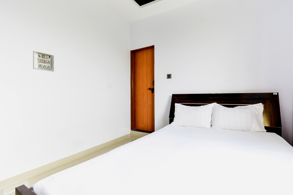 SPOT ON 46685 Aaram 24 Hotel And Lodging, Karad, Satara