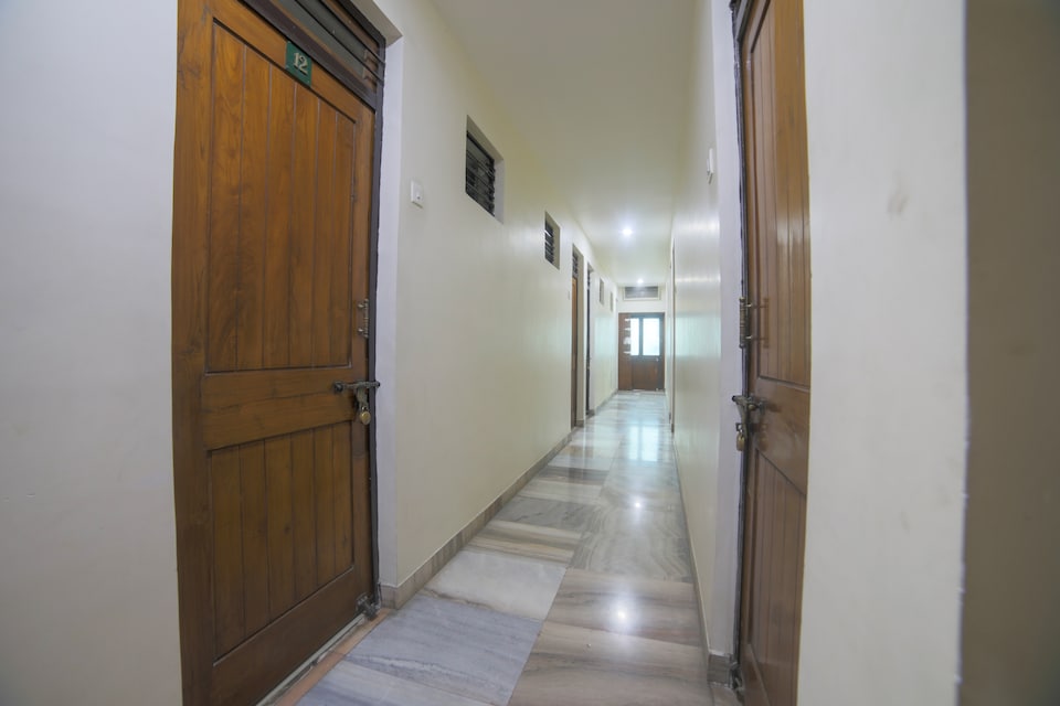 OYO 46697 Hotel Gopi, Dharampeth Nagpur, Nagpur