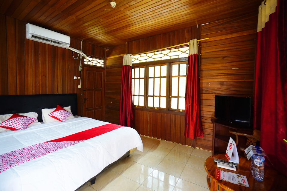 OYO 1254 Golden Lake Resort, Teling, Manado
