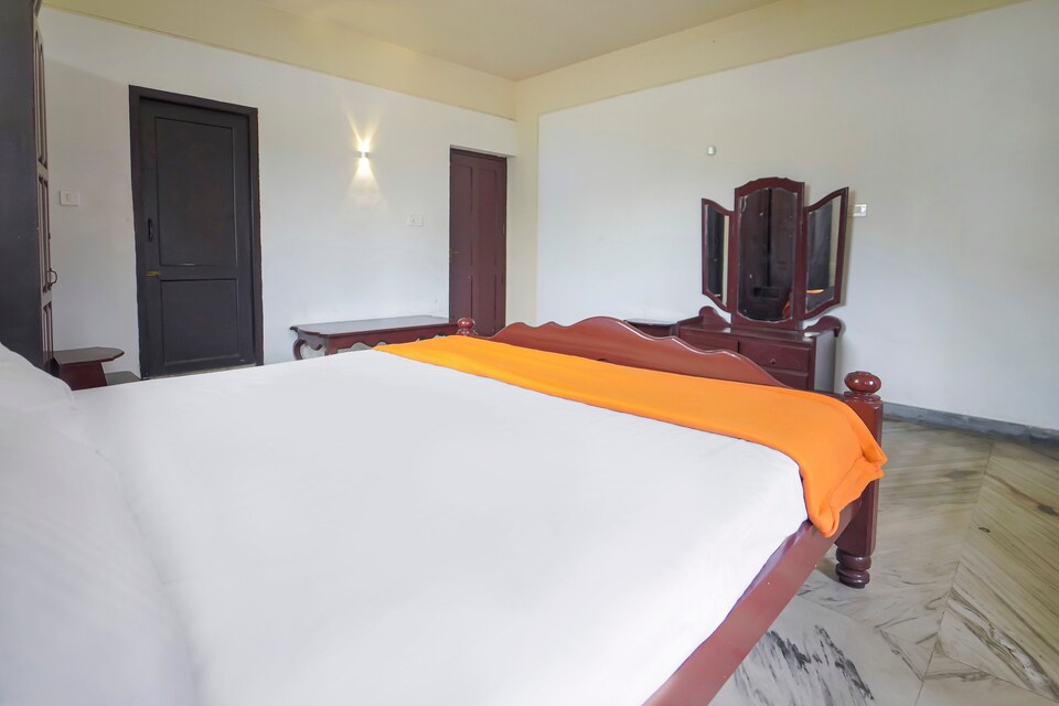 SPOT ON 46714 Alakkal Residency, Thalassery Calicut, Calicut