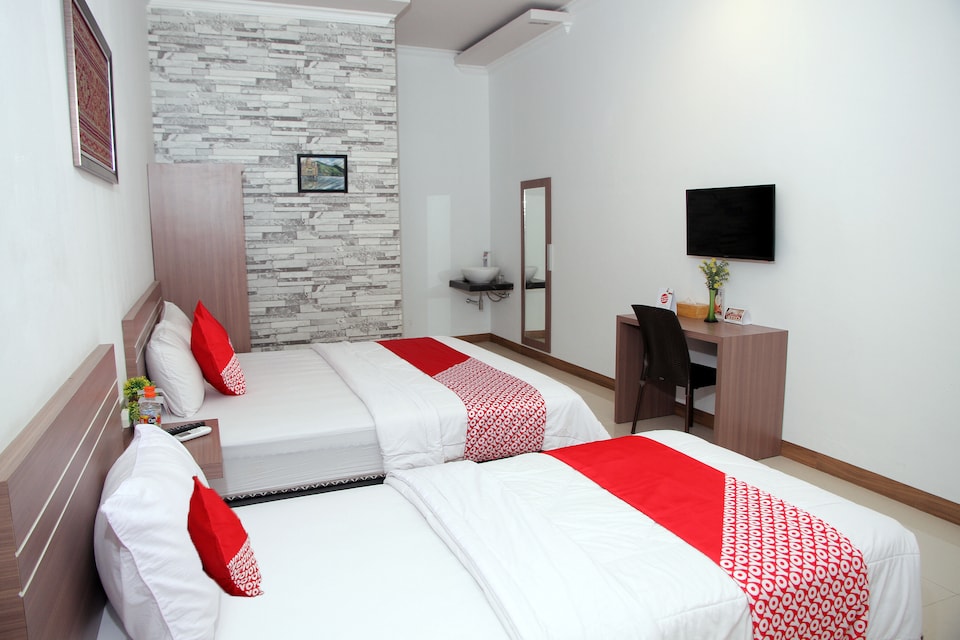 OYO 1265 Zamrud Hotel, West Palu, Palu