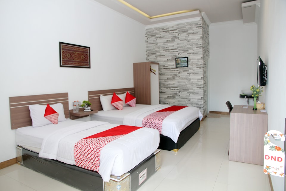 OYO 1265 Zamrud Hotel, West Palu, Palu