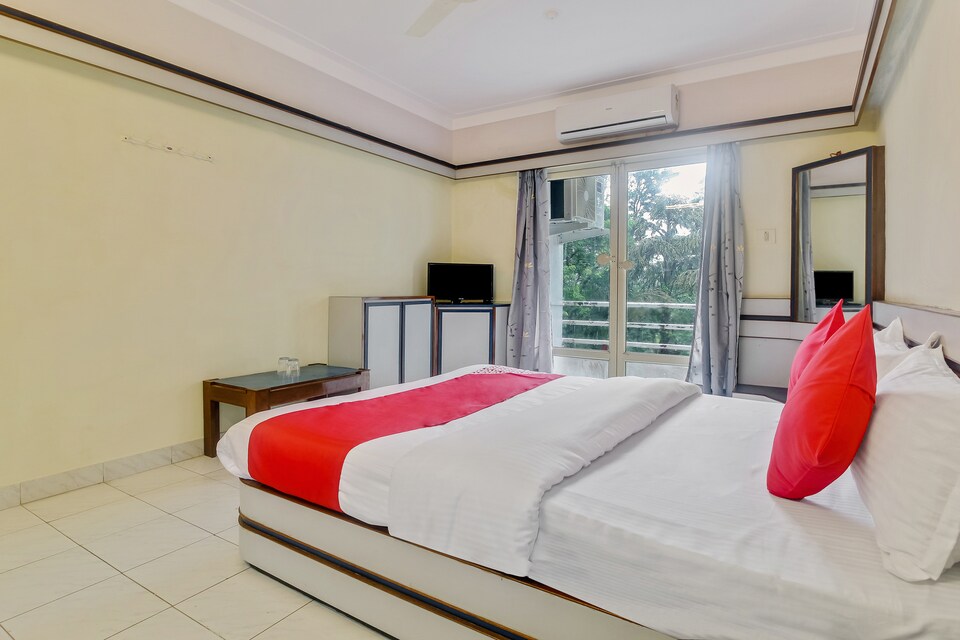 Capital O 46743 Hotel Parijat, Panchgani, Mahabaleshwar