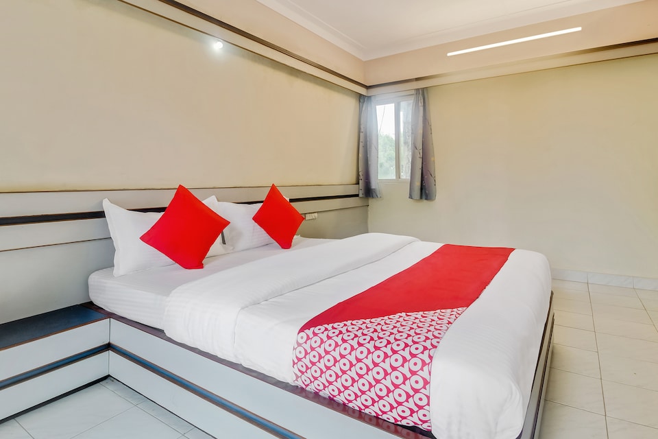 Capital O 46743 Hotel Parijat, Panchgani, Mahabaleshwar