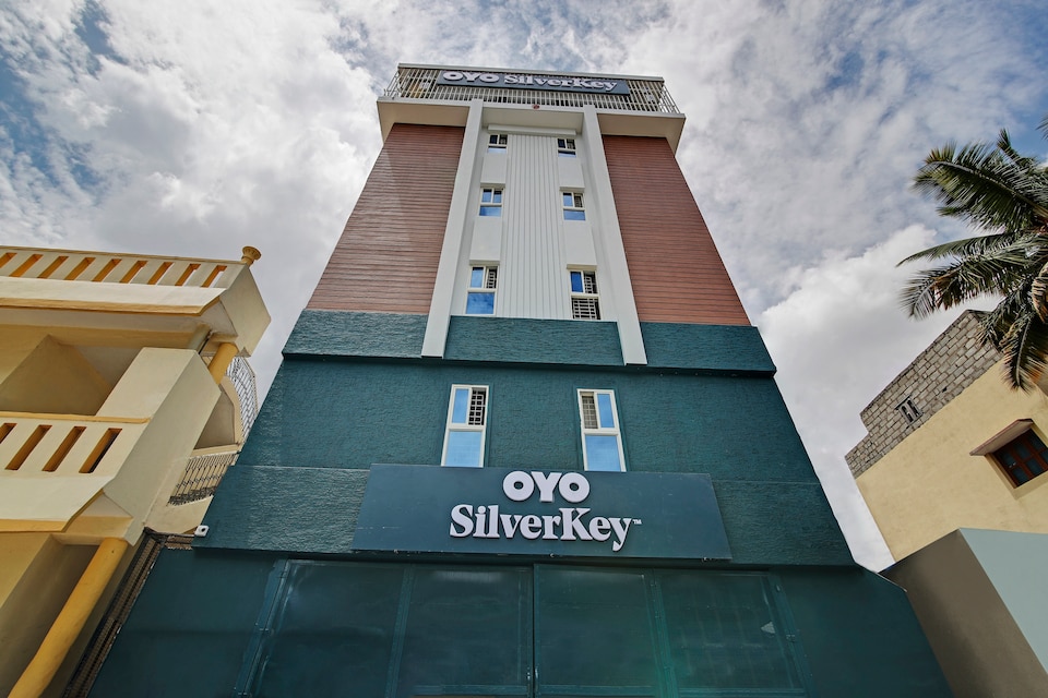 OYO SilverKey 46745 Opposite Vinayaka Apartments, Airport Road Bangalore, Bangalore