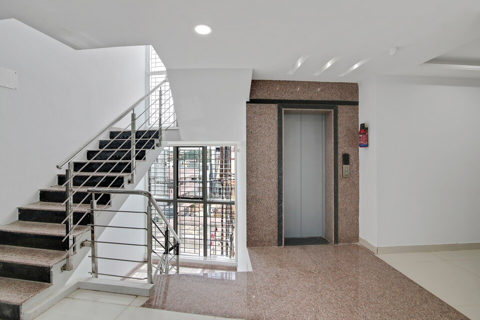 OYO SilverKey 46745 Opposite Vinayaka Apartments, Airport Road Bangalore, Bangalore