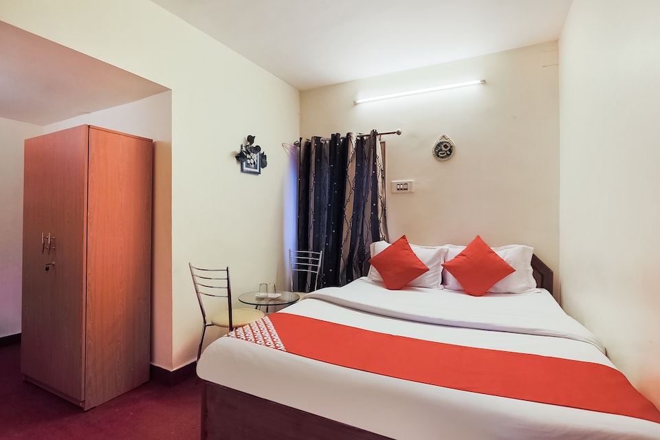 OYO 46757 VELS COURT, Charing Cross Ooty, Ooty