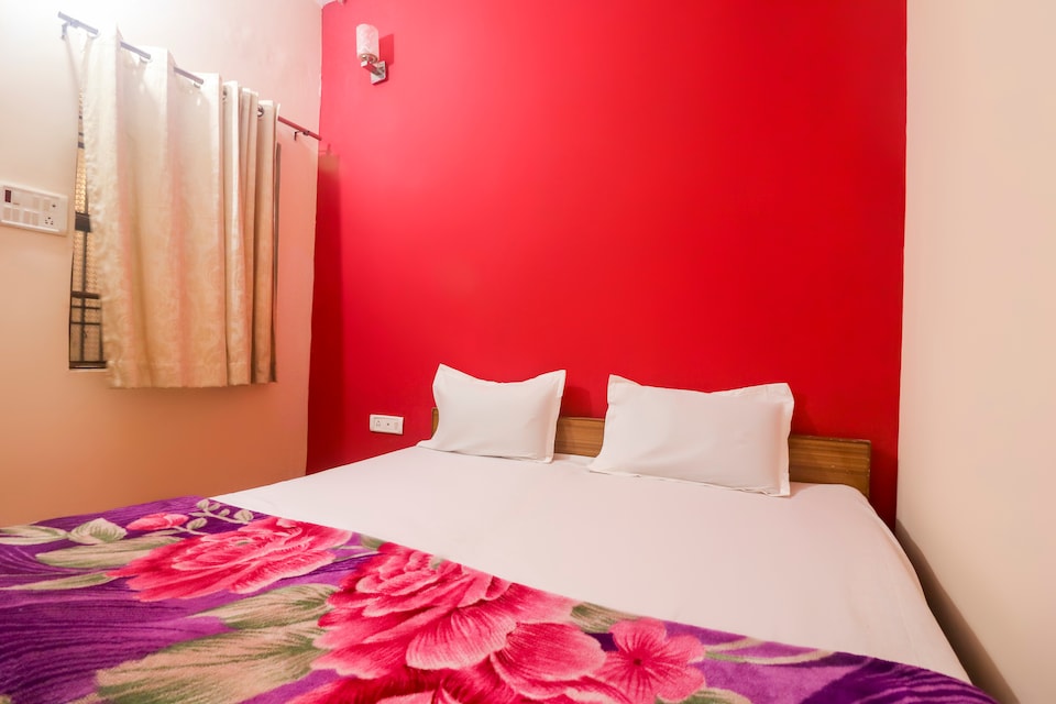 SPOT ON 46759 The Shanti Rest House, Godowlia, Varanasi