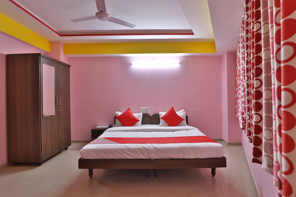 OYO Radhesh Banquet Hall And Rooms, SG Highway Ahmedabad, Ahmedabad