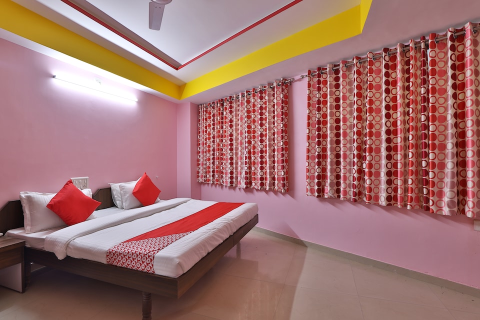 OYO Radhesh Banquet Hall And Rooms, SG Highway Ahmedabad, Ahmedabad