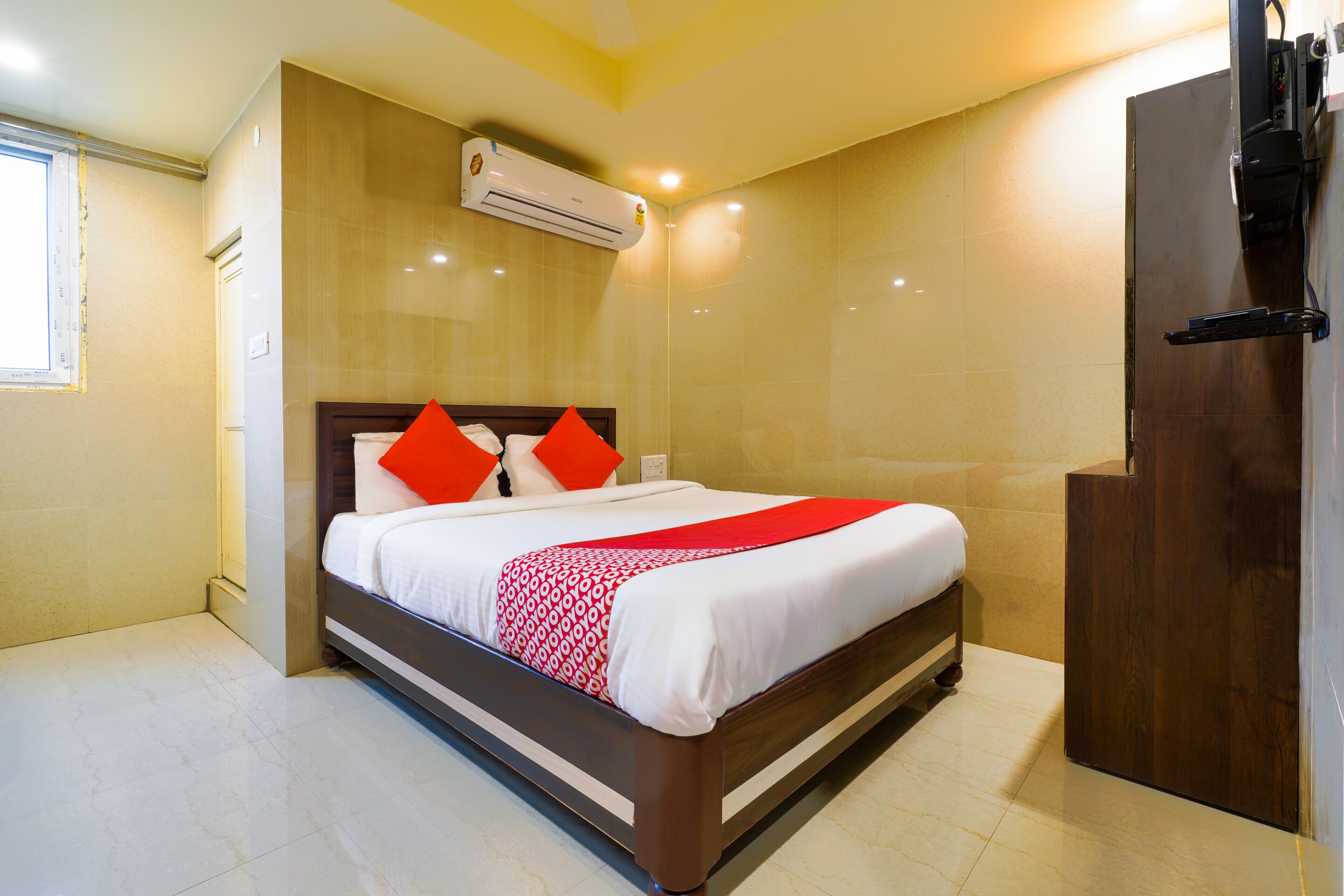 Hotels near Railway Station  Warangal  Room     999 night