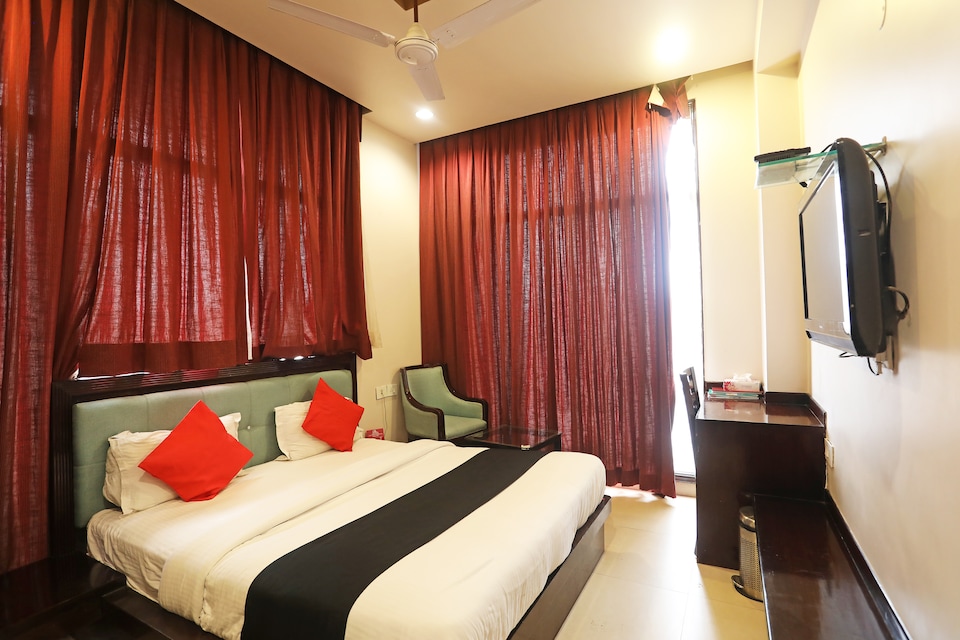 Capital O 46804 Royal Park Hotels & Resorts, Indirapuram Ghaziabad, Ghaziabad