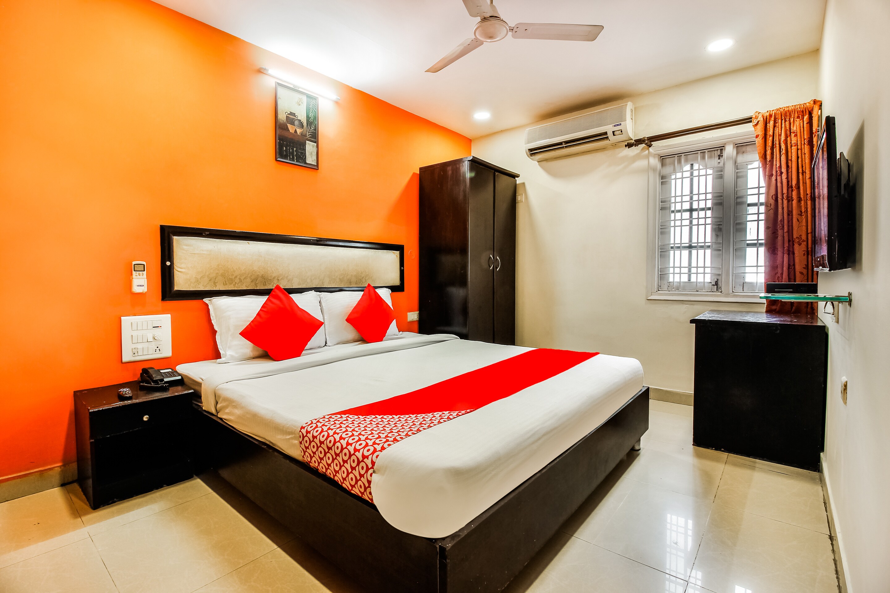 Hotels in Nampally Railway Station, Hyderabad Starting ₹579 Upto 61