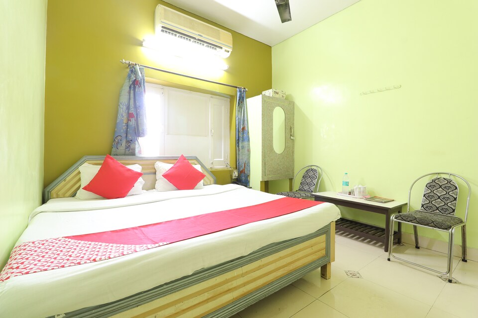 OYO 46807 Durga Tourist Hotel, Shahjahanpur, Shahjahanpur