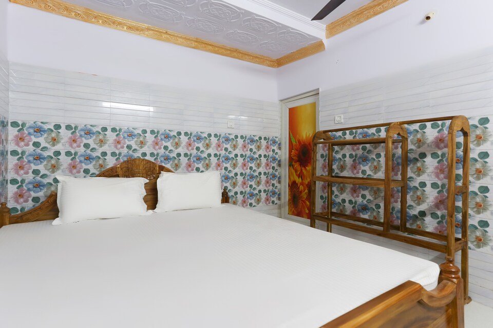 OYO 46831 Santosh Lodge, Grand Road Puri, Puri