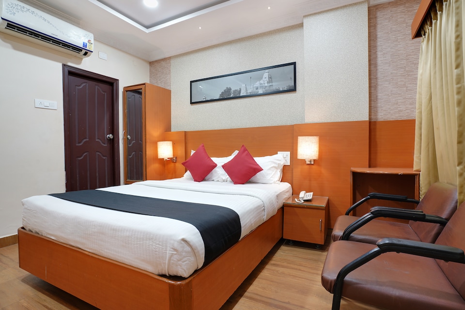 Capital O 46832 Gaayatri Residency, Nampally, Hyderabad