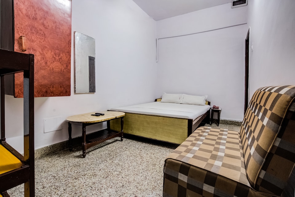 SPOT ON 46886 Hotel Natraj, Firayalal, Ranchi
