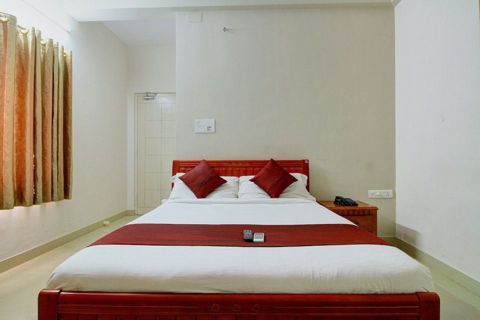 OYO SilverKey Near Paranur Post Office, GST Chennai, Chennai