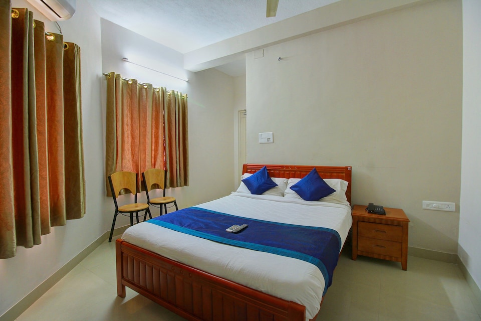 OYO SilverKey Near Paranur Post Office, GST Chennai, Chennai