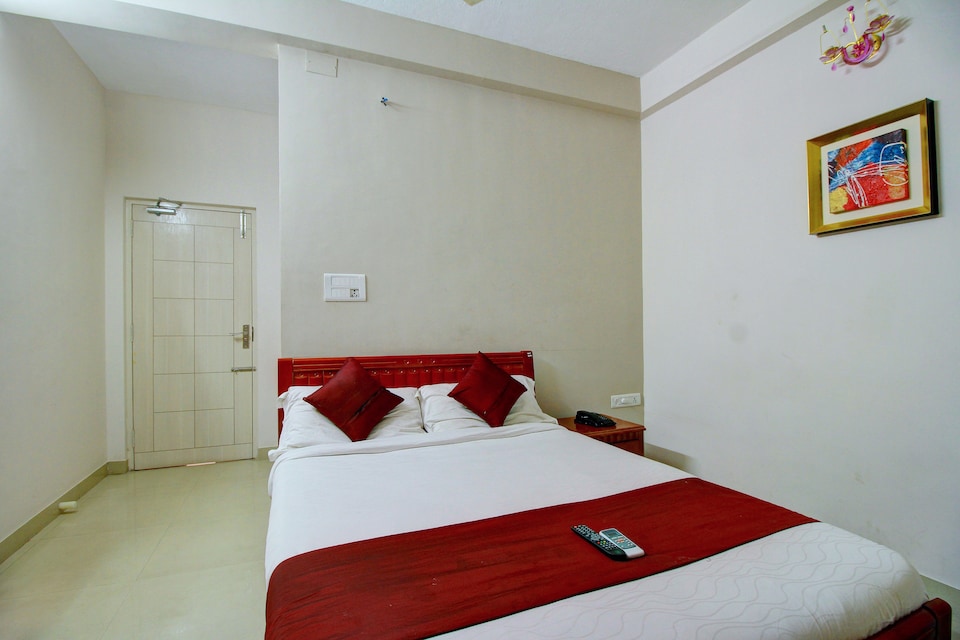 OYO SilverKey Near Paranur Post Office, GST Chennai, Chennai