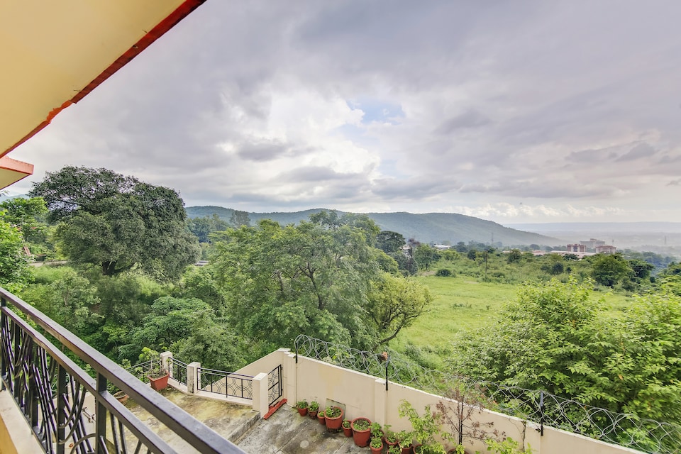 OYO Home 46917 Dazzling 2BHK Villa Salan Gaon, Rajpur Road Dehradun, Dehradun