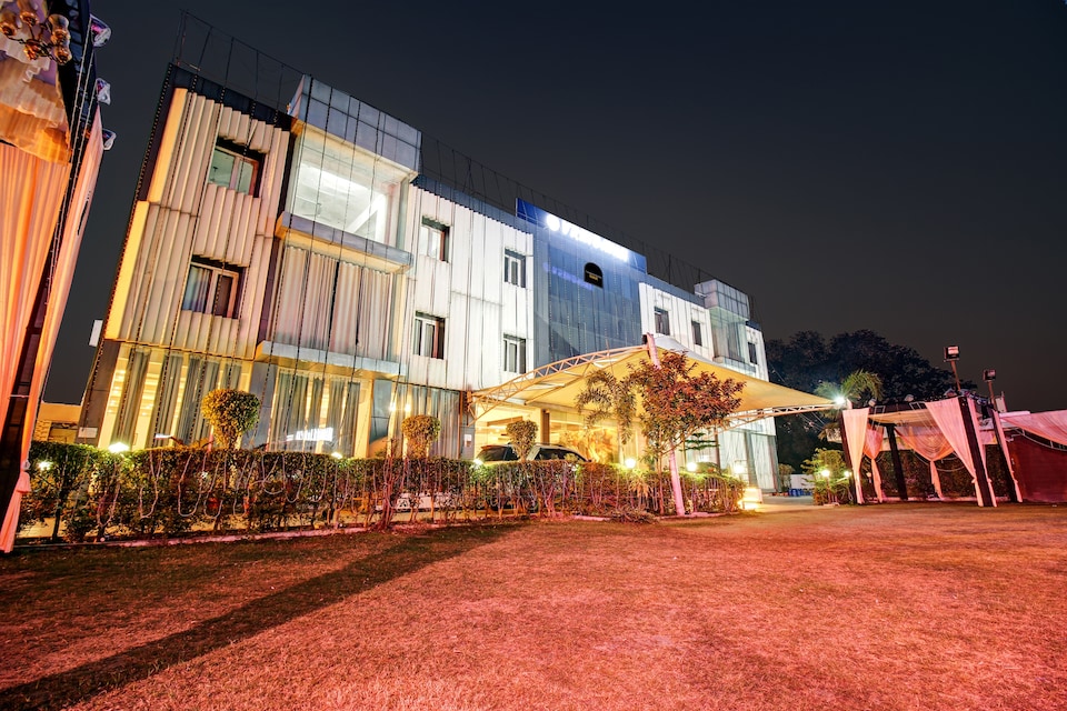 Townhouse OAK 46940 Hotel Vrindavan, Sultanpur, Sultanpur