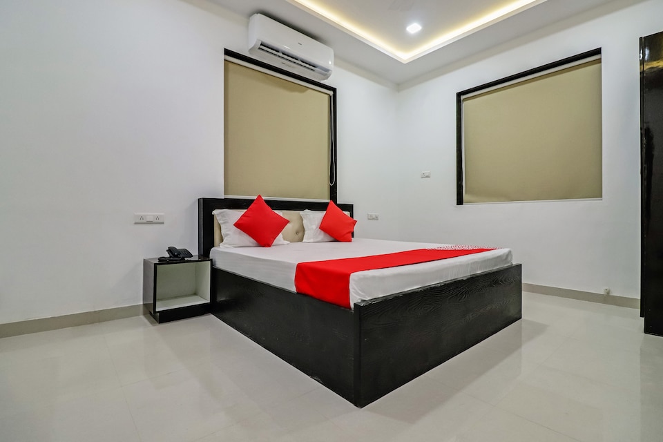 Collection O 46950 Shri Anand Sewa Dham Ashram, Prem Mandir Vrindavan, Vrindavan