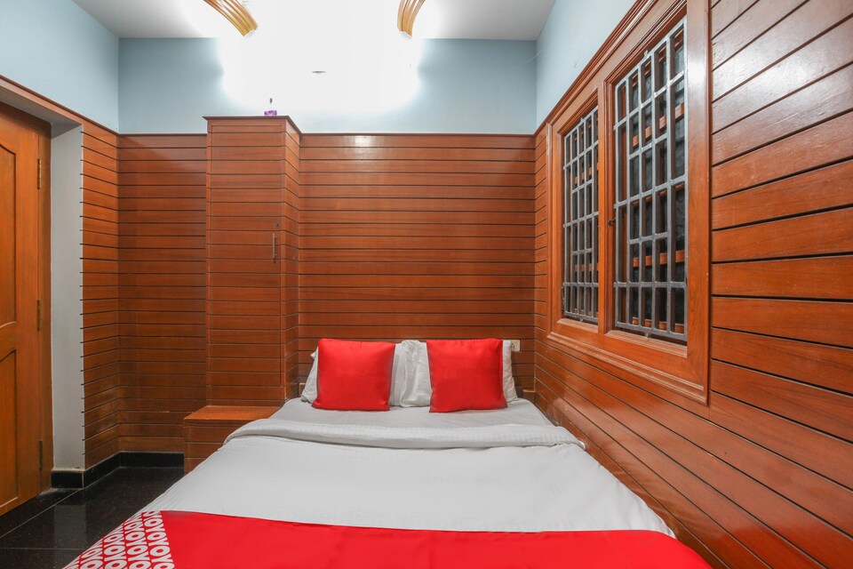 OYO 46969 Senthil Palace, Thirunallar, Karaikal