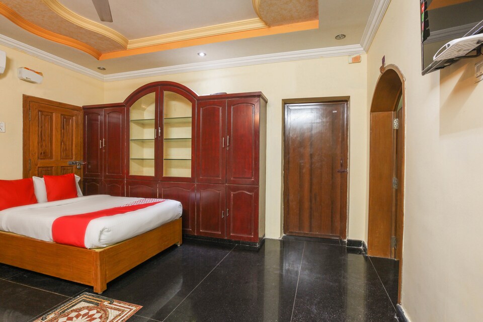 OYO 46969 Senthil Palace, Thirunallar, Karaikal