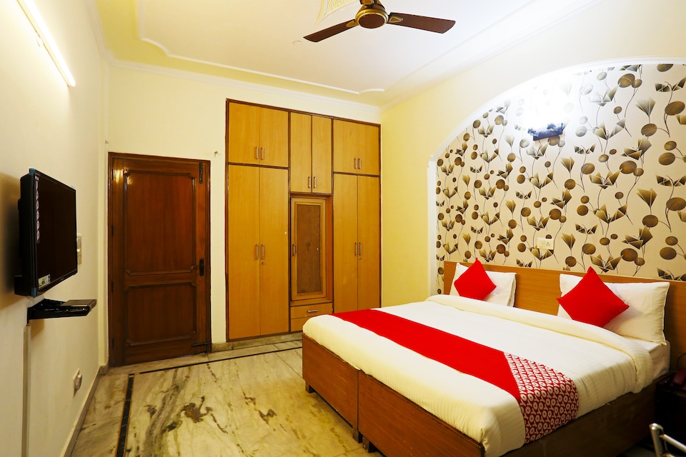 OYO Hotel Kaushambhi, Indirapuram Ghaziabad, Ghaziabad