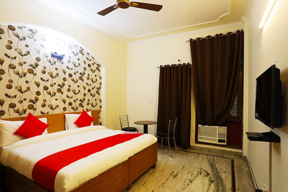 OYO Hotel Kaushambhi, Indirapuram Ghaziabad, Ghaziabad