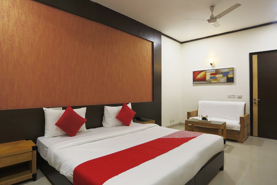 Capital O 46976 Lohan Residency, Golf Course Road, Gurgaon